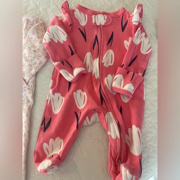 Carter’s newborn one piece with footies Sleep wear - Picture 4 of 11